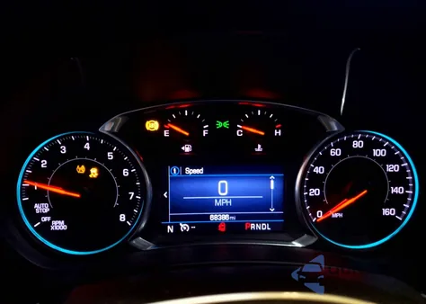 2021 Chevrolet Equinox Lt z USA, uszkodzony, nr VIN 3GNAXUEV4ML369374